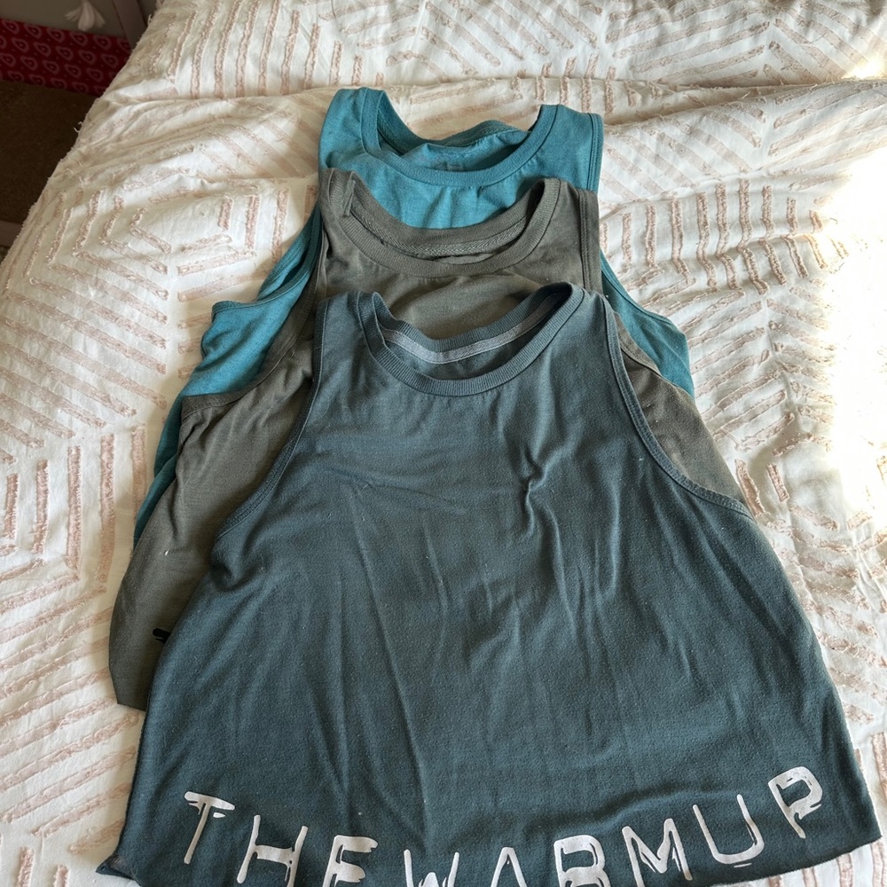 Jessica Simpson workout Tank Tops